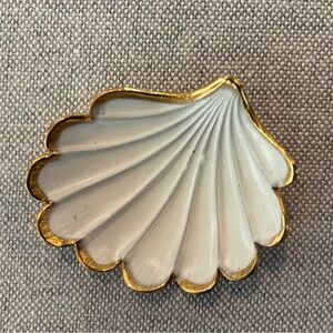 Giovanni Vintage Enamel Seashell Brooch